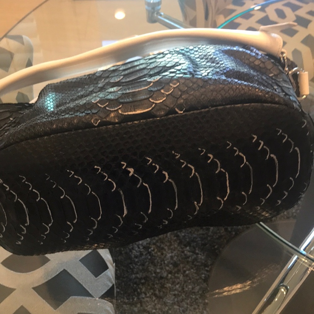 Black and white python leather bag - Picture 4 of 6